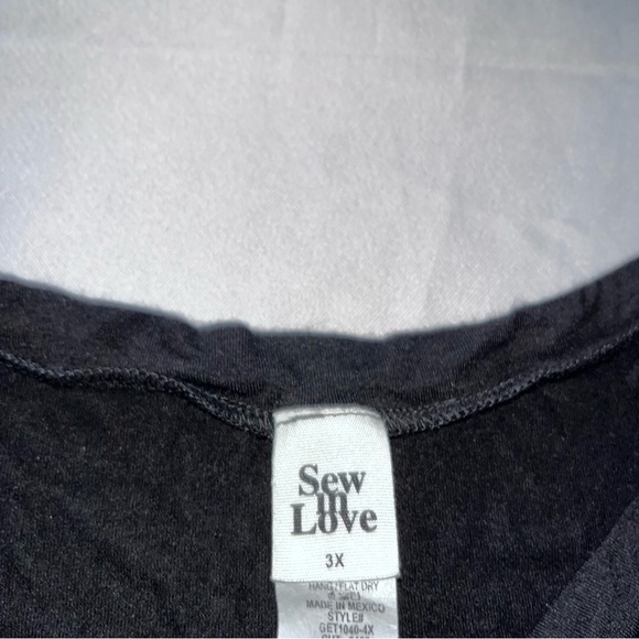 Sew in Love Ladies 3X Black V-neck Halloween T-shirt If You Got It Haunt it Top - Picture 3 of 10